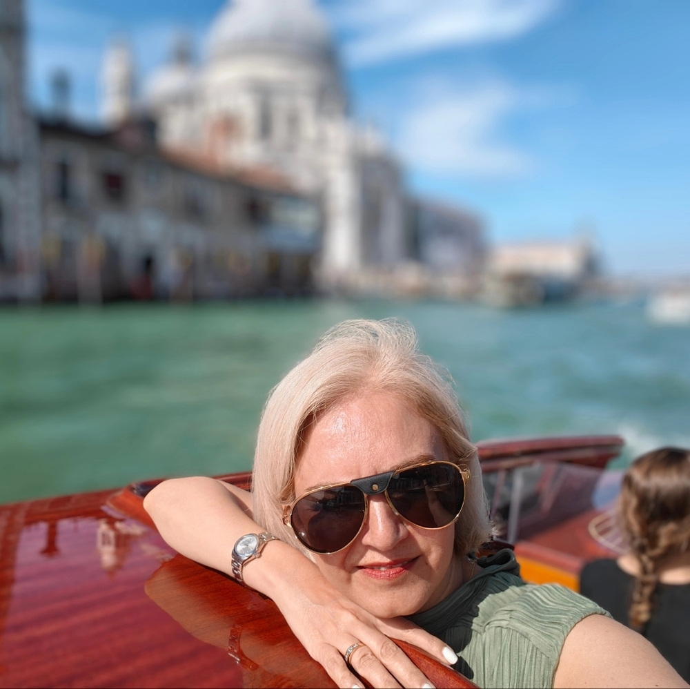 Meet your Posher, Farinaz